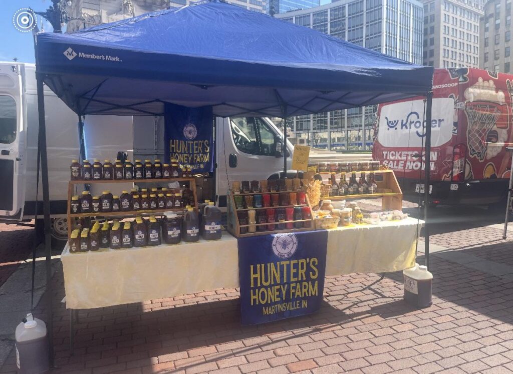 Hunters-honey-farm-at-indianapolis-farmers-market-all-set-up-1024x747 Where to Buy Local Honey in Indiana
